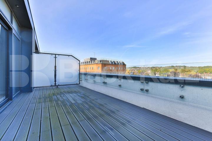 Spacious apartment with a private terrace and views of alexandra Palace  Tottenham Lane, Crouch End 